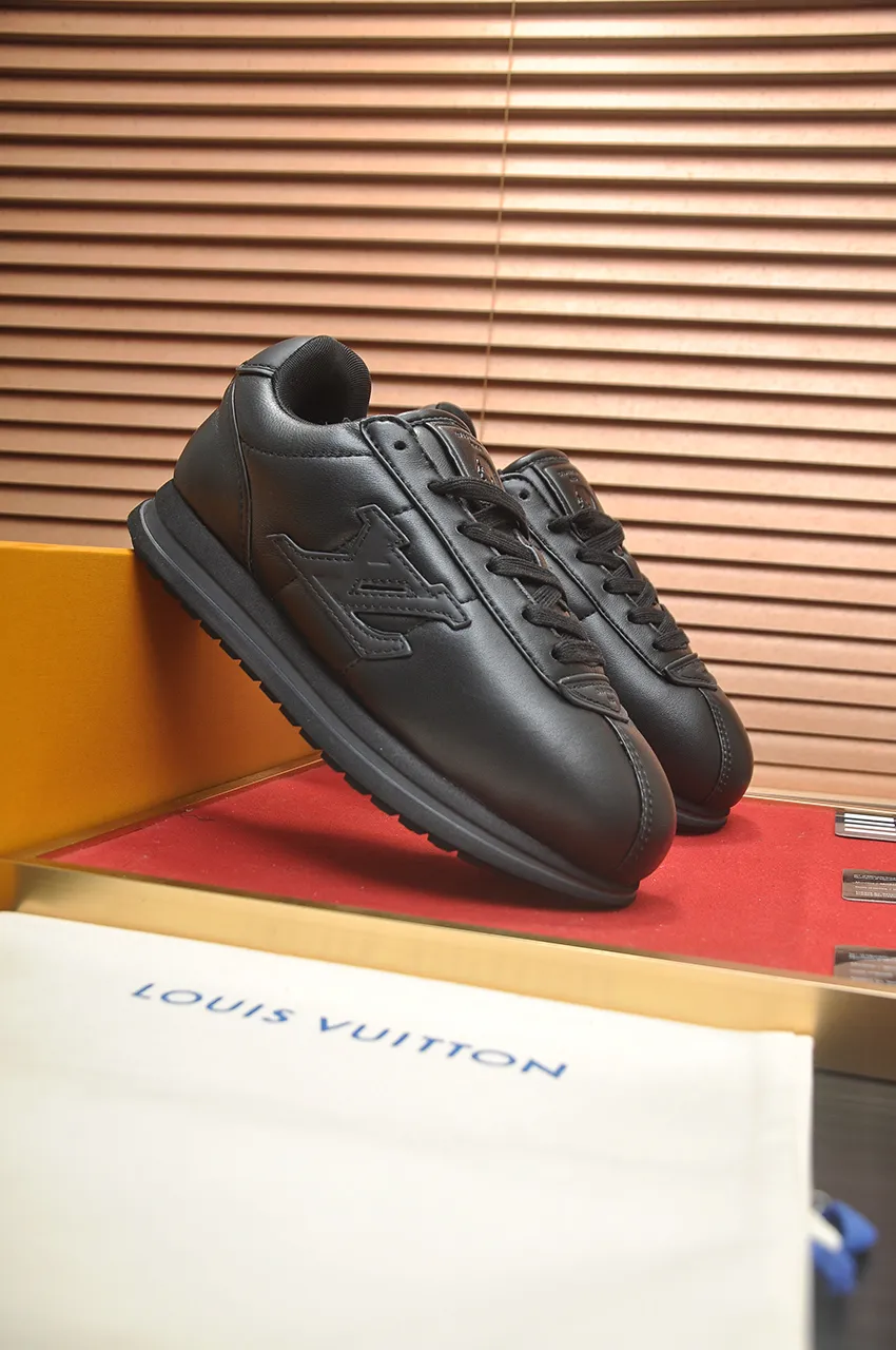 Men's shoes 💰700💶[LOUIS VUITTON] (couples 💑 style) new original order 🍀LV Louis Vuitton * - top version of LV classic trendy shoes! Made of imported original fabrics, mesh lining, and original wear-resistant rubber foam outsole! High quality products! Size (female 35-40) (male 38-44)